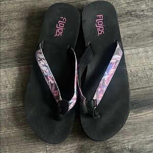 Flojos Women's Black and Pink Sandals